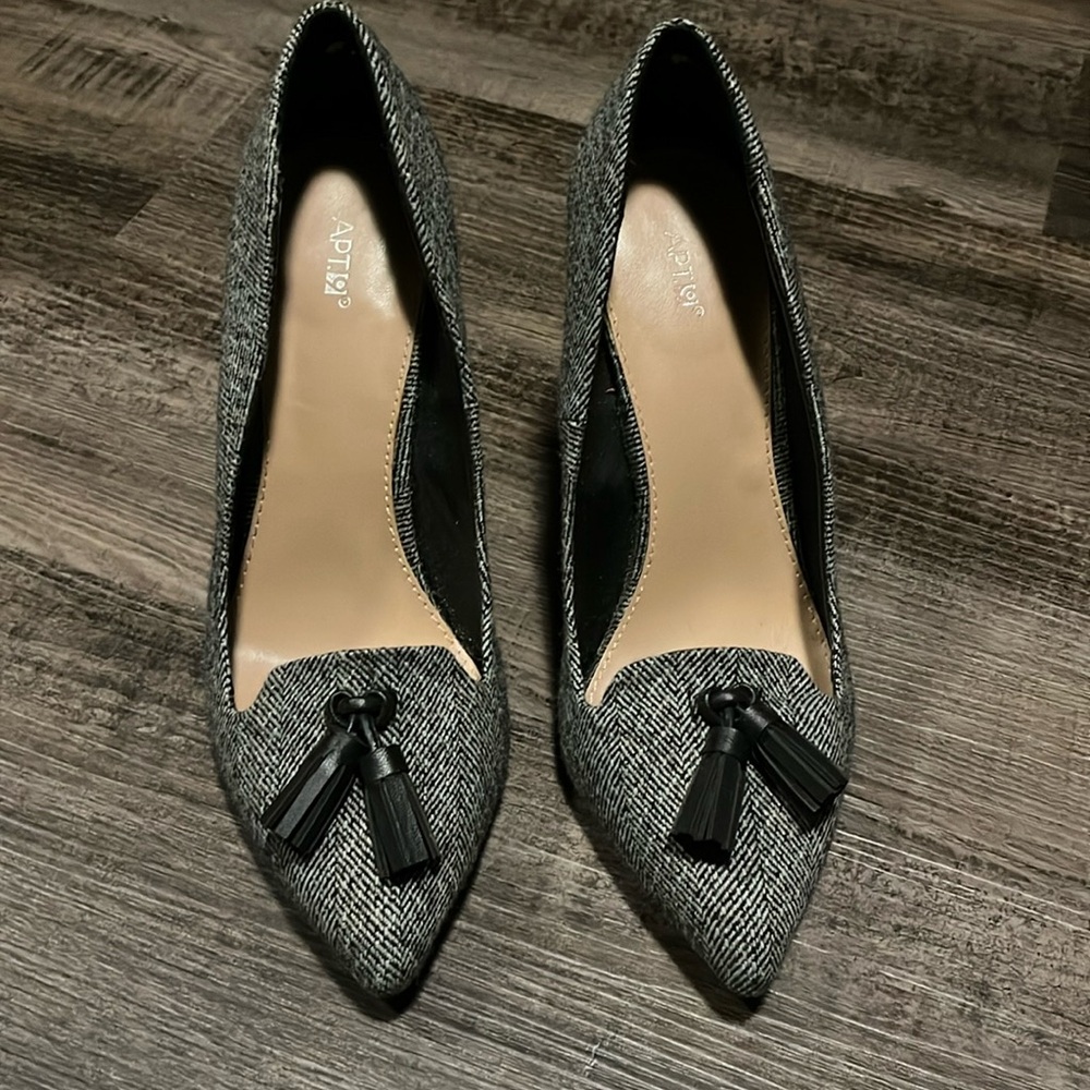 Apt. 9 Gray and Black Heels